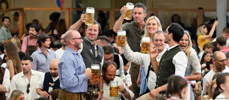 Oktoberfest beer starts flowing in Munich