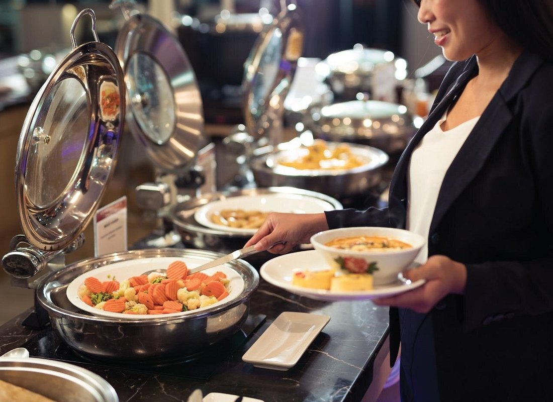 Singapore Airport Lounge Access with Buffet - Image 4