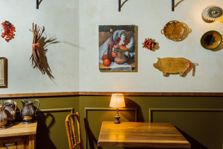 Somssi Reinvents the Classic Bistro